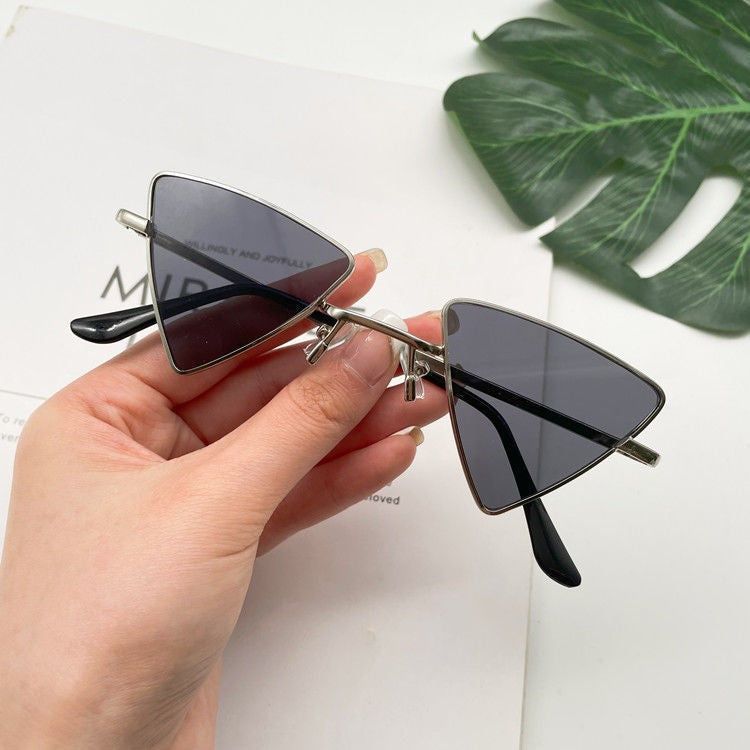 Stevvex Triangle Cat Eye Rimless Sunglasses – UV400 Vintage