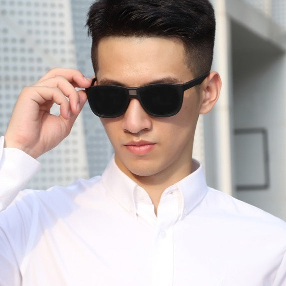 Social Buzz eSIMs polarized sunglasses for driving and biking, with sleek frame and tinted lenses for outdoor activities