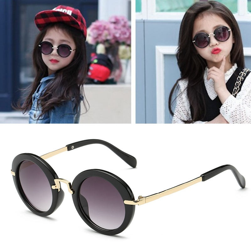 Stevvex trendy round kids' sunglasses with UV400 protection, stylish eyewear for children in a vibrant design.