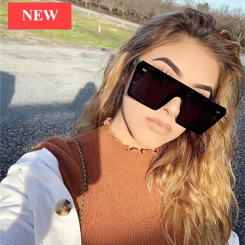 Stevvex oversized square UV400 sunglasses with modern design and dark tinted lenses, stylish accessory for sun protection