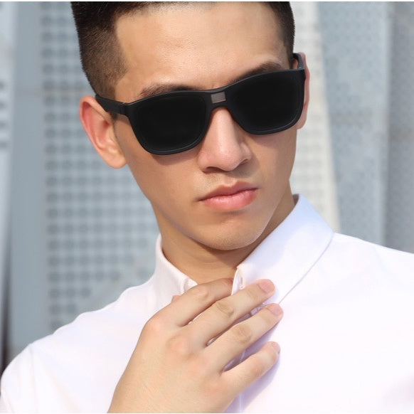 Social Buzz eSIMs polarized sunglasses for driving and biking, featuring UV protection and stylish design.