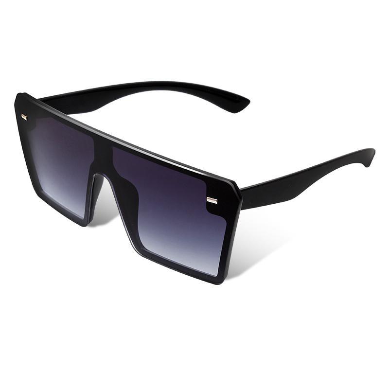 Stylish oversized square Stevvex UV400 sunglasses with modern design and black frames, perfect for sun protection and fashion.