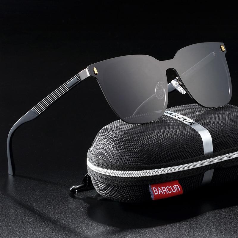 Stevvex polarized square UV400 Plutonite sunglasses for unisex, featuring black frame and dark lenses for sun protection.