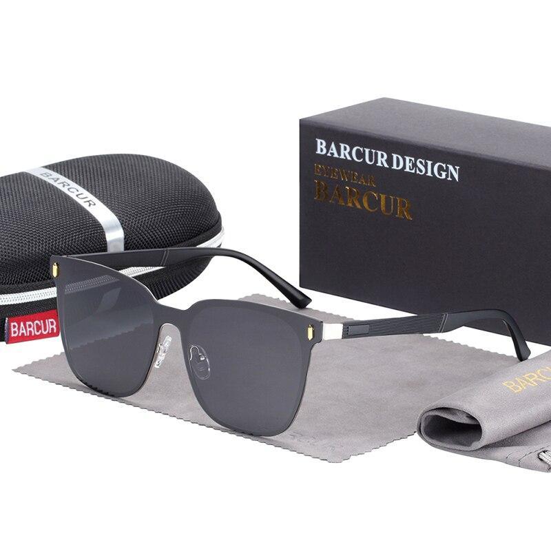 Stevvex polarized square UV400 Plutonite sunglasses for unisex, featuring black frames and dark tinted lenses.