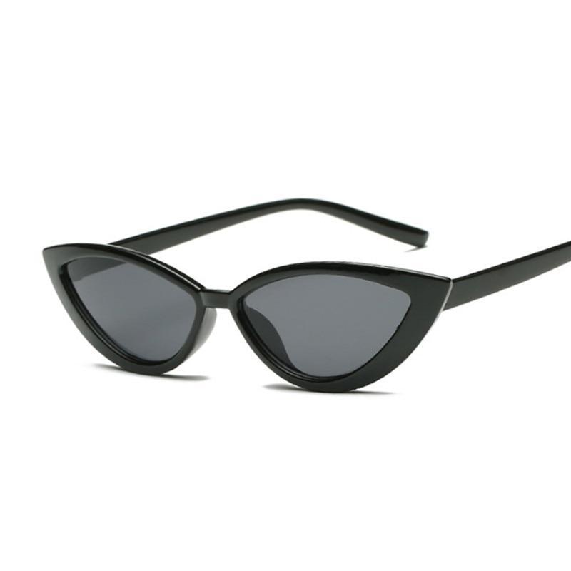 Vintage black cat eye sunglasses for women by Stevvex with UV400 protection, featuring bold frames and dark tinted lenses.