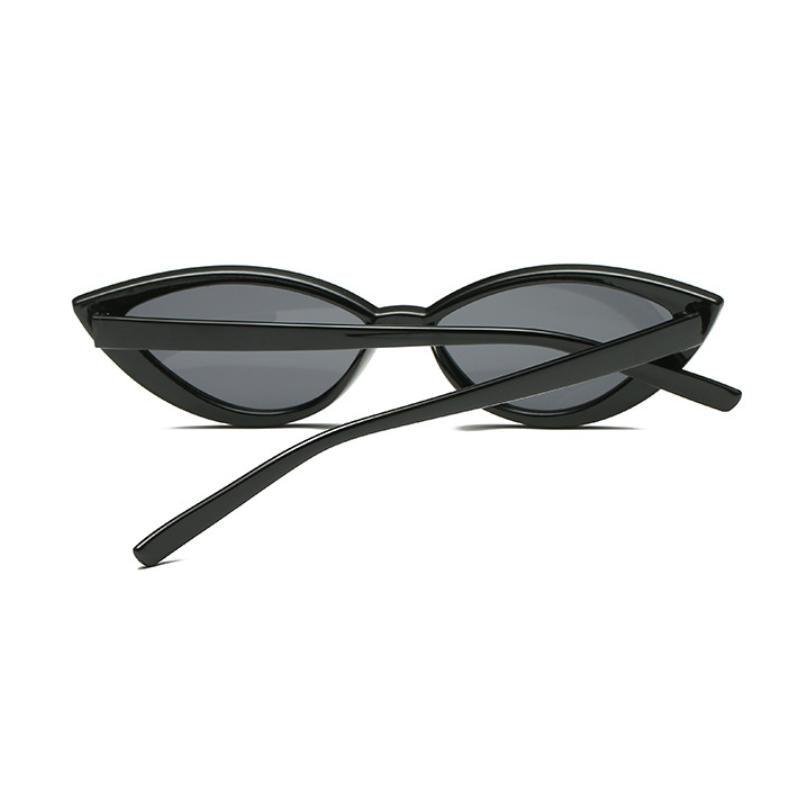 Vintage black cat eye sunglasses for women by Stevvex with UV400 protection, featuring a stylish retro design.