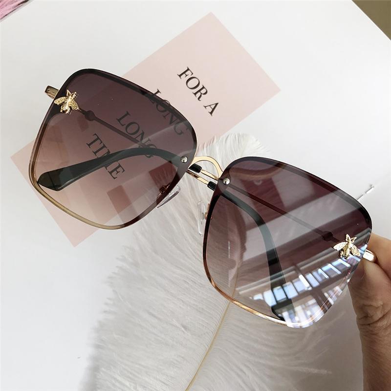 Stevvex oversized square UV400 sunglasses with black frames and dark lenses, stylish eyewear for sun protection and fashion.