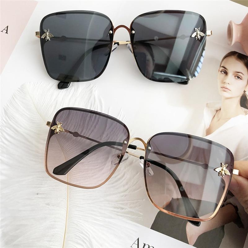 Stevvex oversized square UV400 sunglasses with black frames and dark tinted lenses, stylish and protective outdoor eyewear.