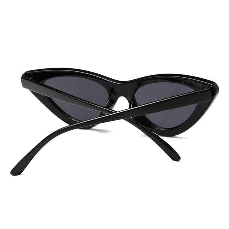 Stevvex retro cat eye sunglasses for women with UV400 protection, featuring black frames and tinted lenses.