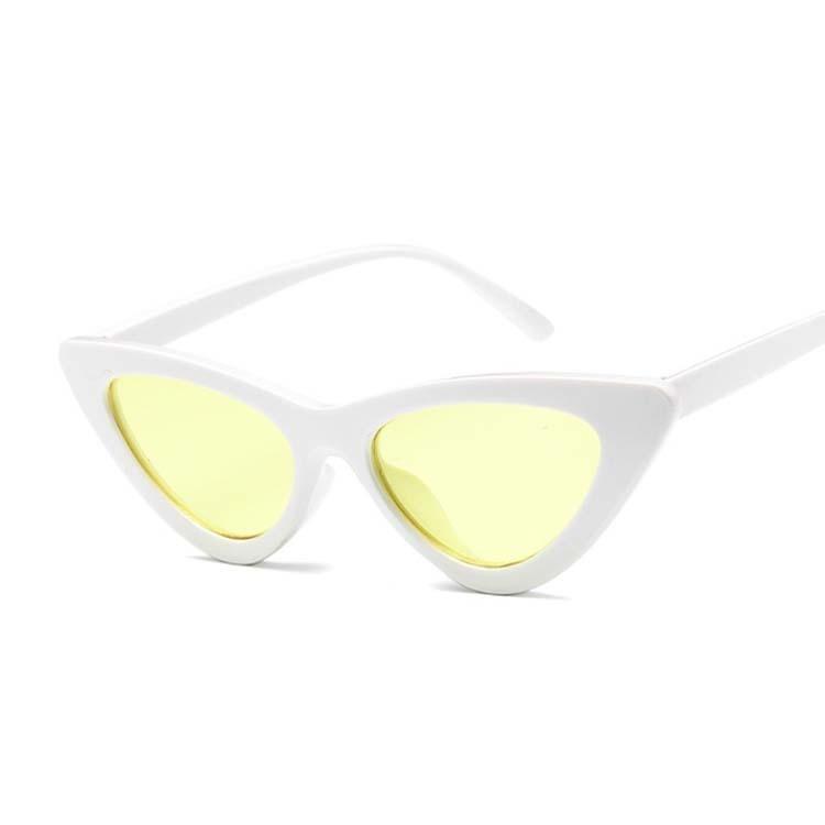 Retro cat eye sunglasses for women by Stevvex with UV400 protection, featuring bold black frames and stylish vintage design.