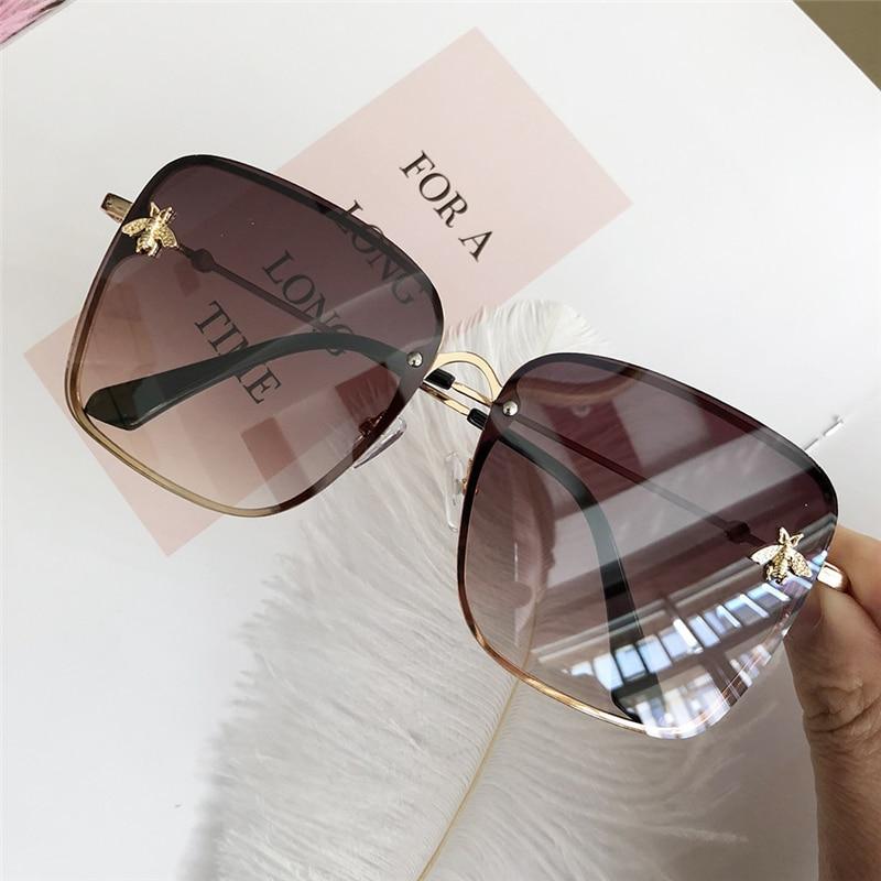 Stevvex oversized square UV400 sunglasses with black frames and dark tinted lenses, stylish and protective eyewear for sunny days.