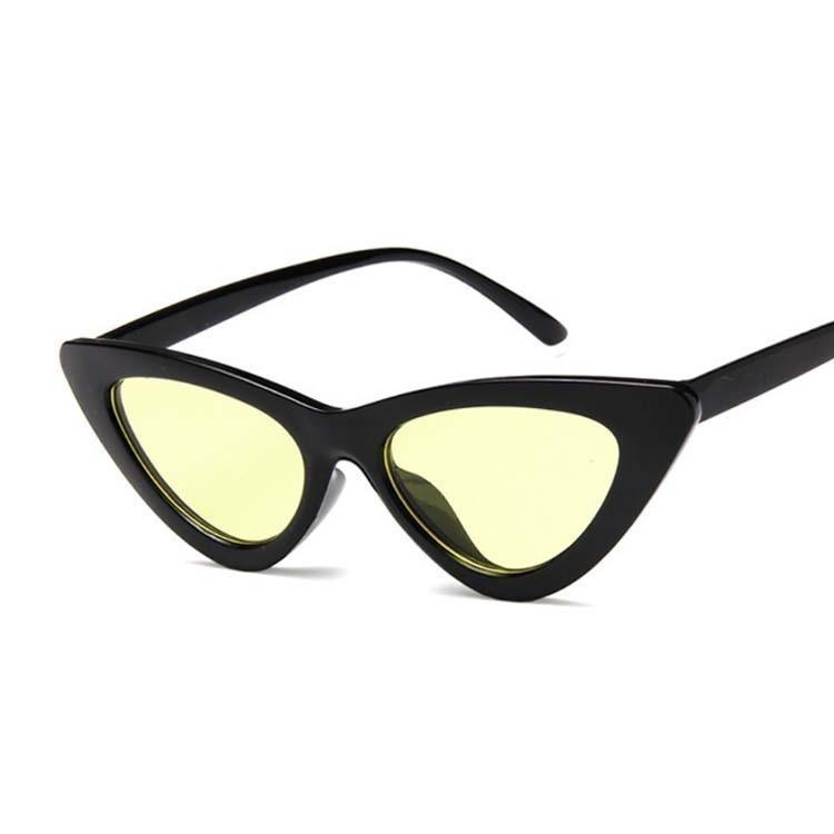 Stevvex retro cat eye sunglasses for women with UV400 protection, featuring black frames and stylish vintage design.