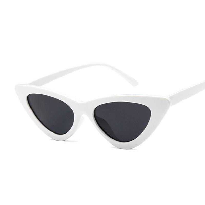 Stevvex retro cat eye sunglasses for women with UV400 protection, featuring bold black frames and stylish vintage design.