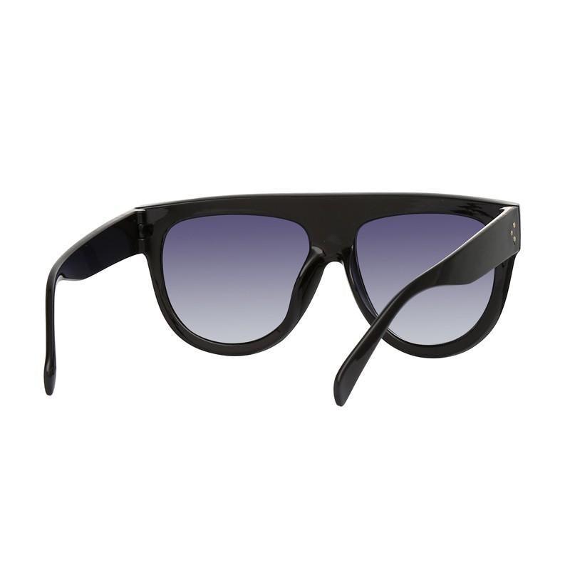 Stevvex retro vintage oversized women's sunglasses with UV400 protection, featuring bold frame and dark tinted lenses.
