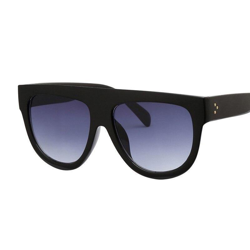Retro vintage oversized women sunglasses by Stevvex with UV400 protection, featuring large frames and classic style.