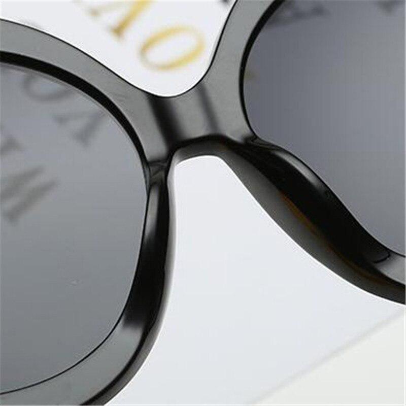 Stevvex oversized oval vintage UV400 sunglasses with elegant design and dark tinted lenses on a white background.