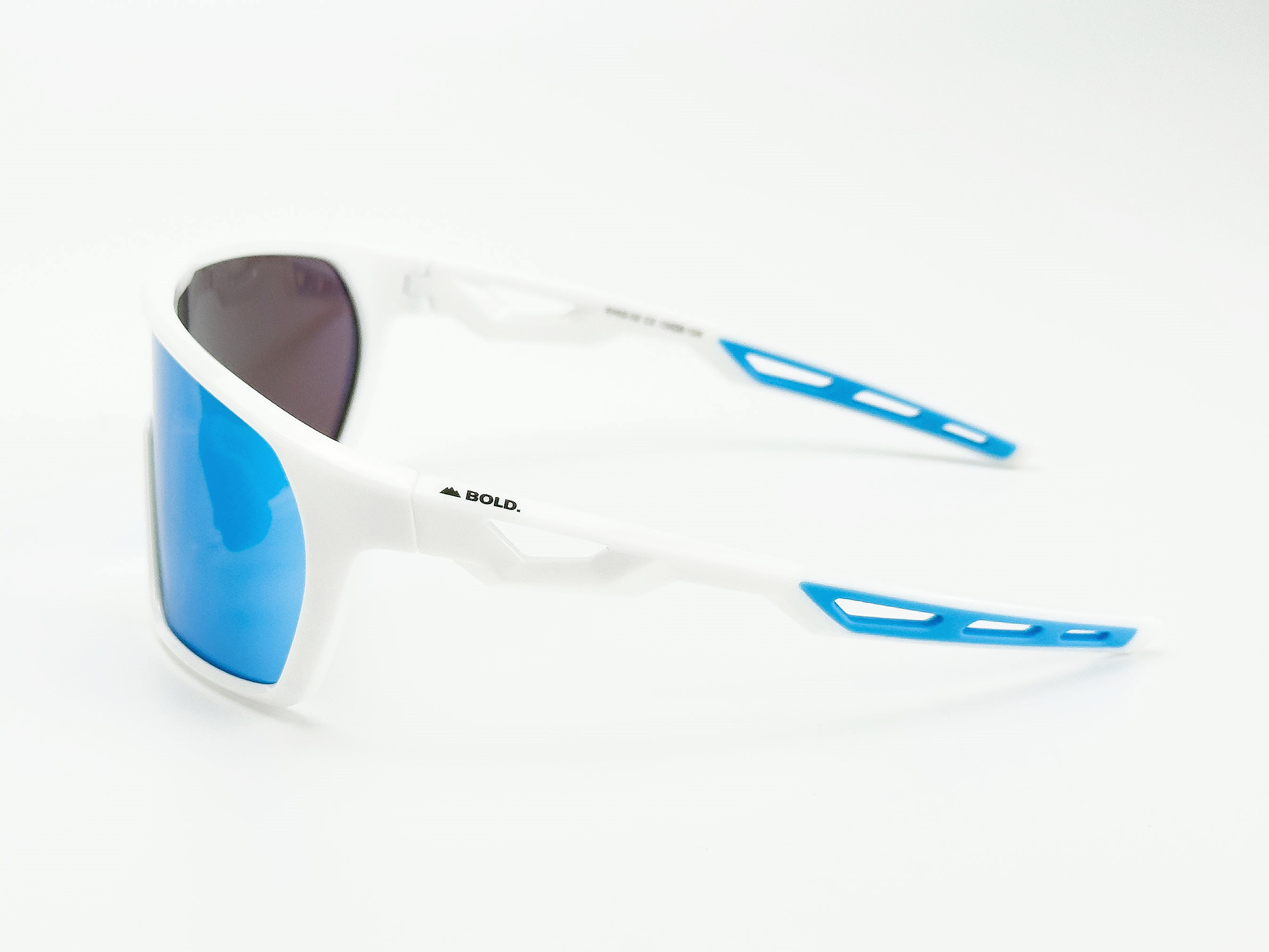 Kids sunglasses from boldouterwear, BOLD Senders for MTB, ski, and lifestyle, featuring colorful frames and UV-protective lenses.