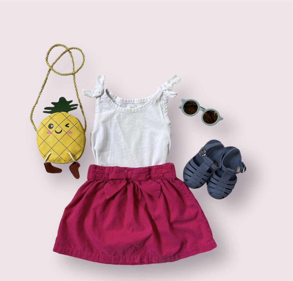 Round vintage-style kids sunglasses by ozznekshoes with colorful frames and dark lenses for a stylish child's look.