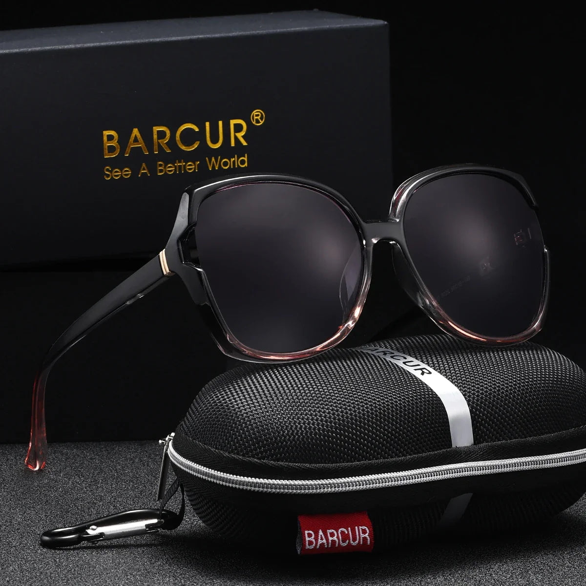 Stevvex BARCUR oversized polarized UV400 sunglasses with black frames and dark tinted lenses, reflecting sunlight outdoors.