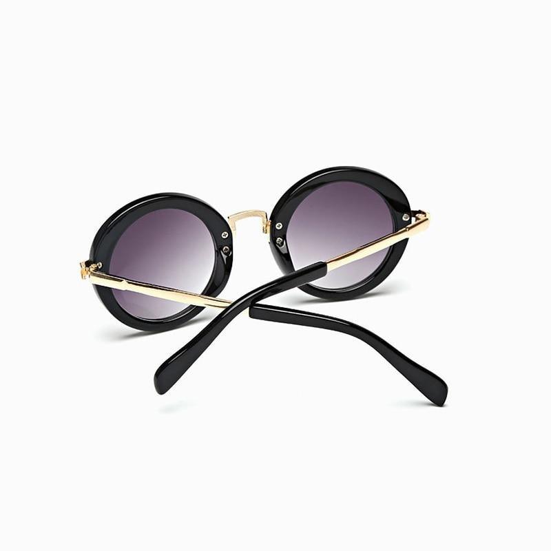 Trendy round kids' sunglasses by Stevvex with UV400 protection, colorful frame, mirror lenses, suitable for boys and girls.