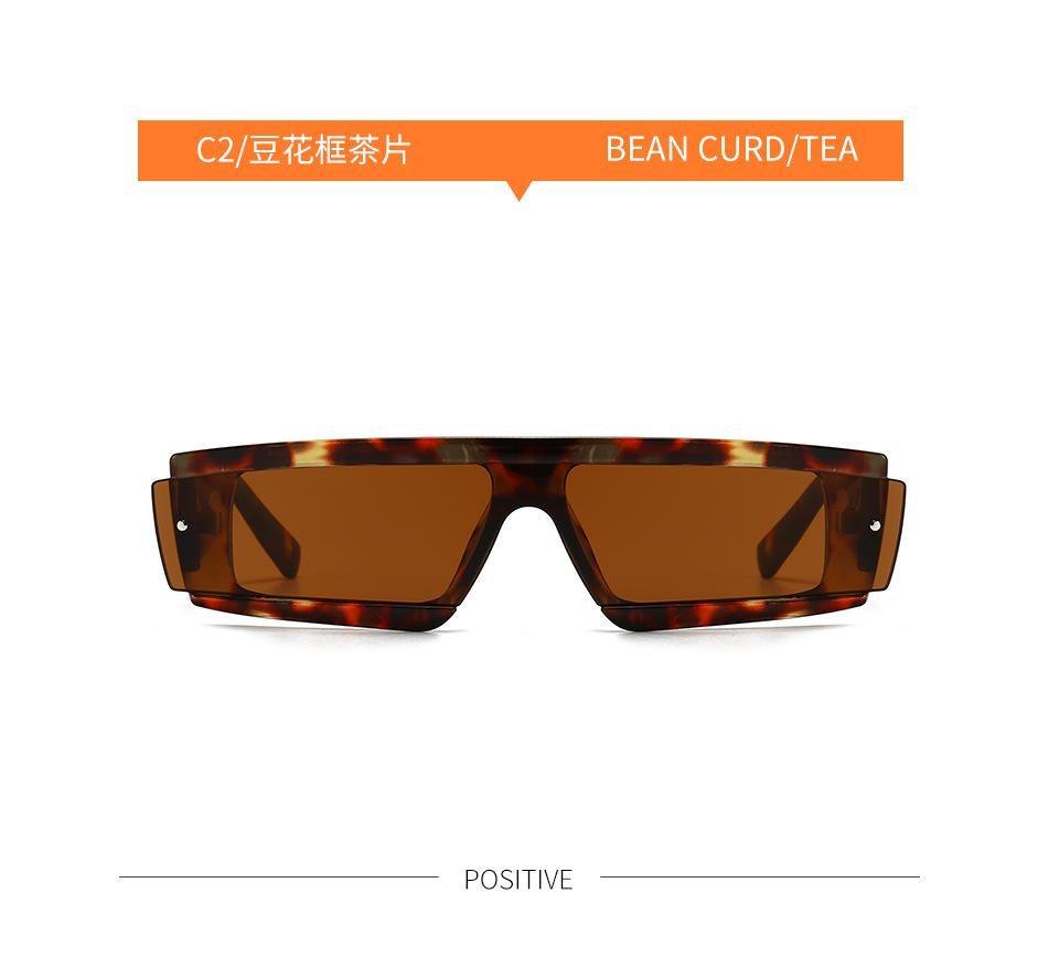 Stylish Stevvex chunky narrow frame sunglasses with 90s rectangle design for women and men, perfect for outdoor fashion.