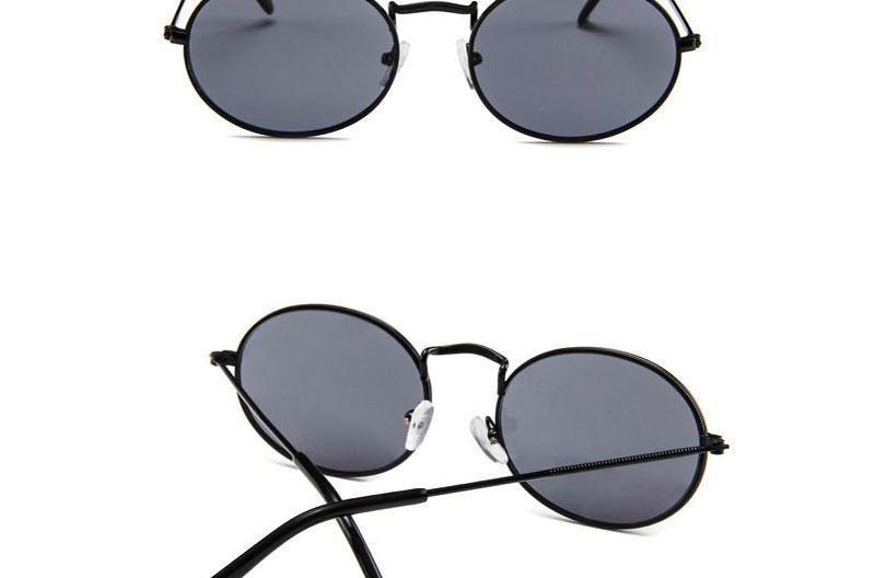 Vintage oval polarized sunglasses for women by Stevvex, stylish round design with black frames and anti-reflective lenses.