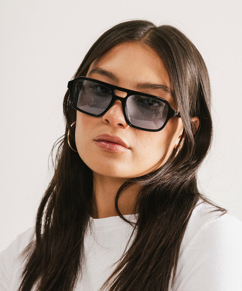 GIGI PIP Beau Aviator sunglasses with metal frames and dark lenses, stylish eyewear for sun protection and fashion.