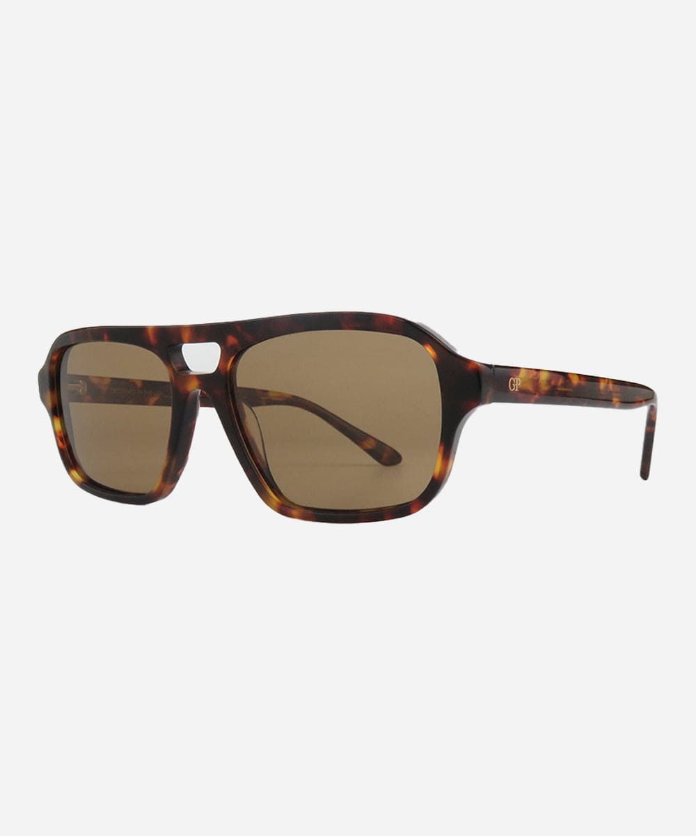 GIGI PIP Beau aviator sunglasses with tortoise shell frames and dark lenses, stylish eyewear for a classic look.