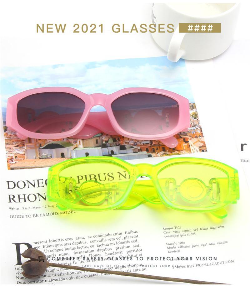 Stylish retro sunglasses for women by Stevvex, featuring a trendy design with dark lenses and bold frame for a fashionable look.