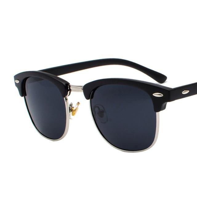 Vintage Stevvex polarized sunglasses with square frames, suitable for men and women, featuring a retro style and UV protection.